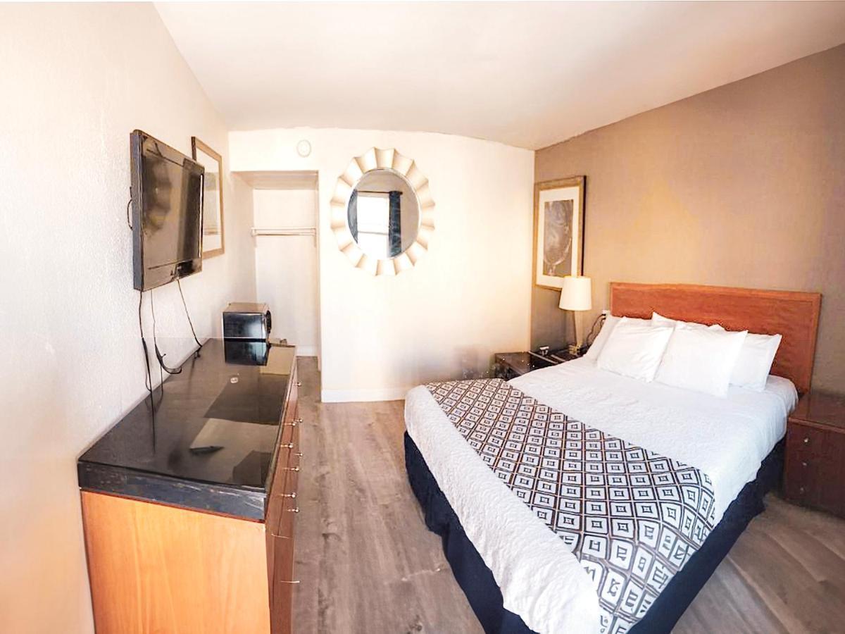 Penn Lodge Hotel & Suites Philadelphia - Бенсалем Екстериор снимка