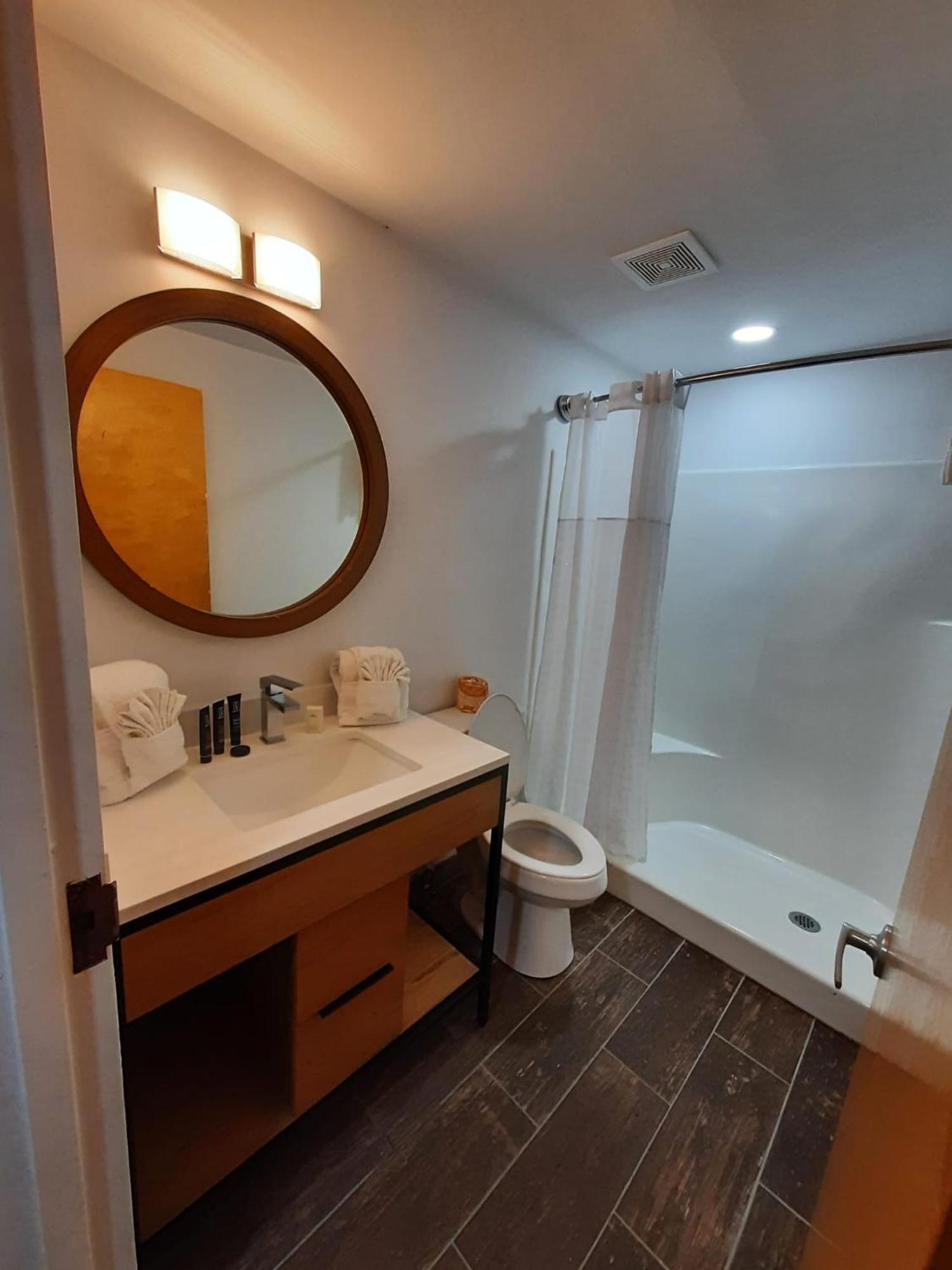 Penn Lodge Hotel & Suites Philadelphia - Бенсалем Екстериор снимка