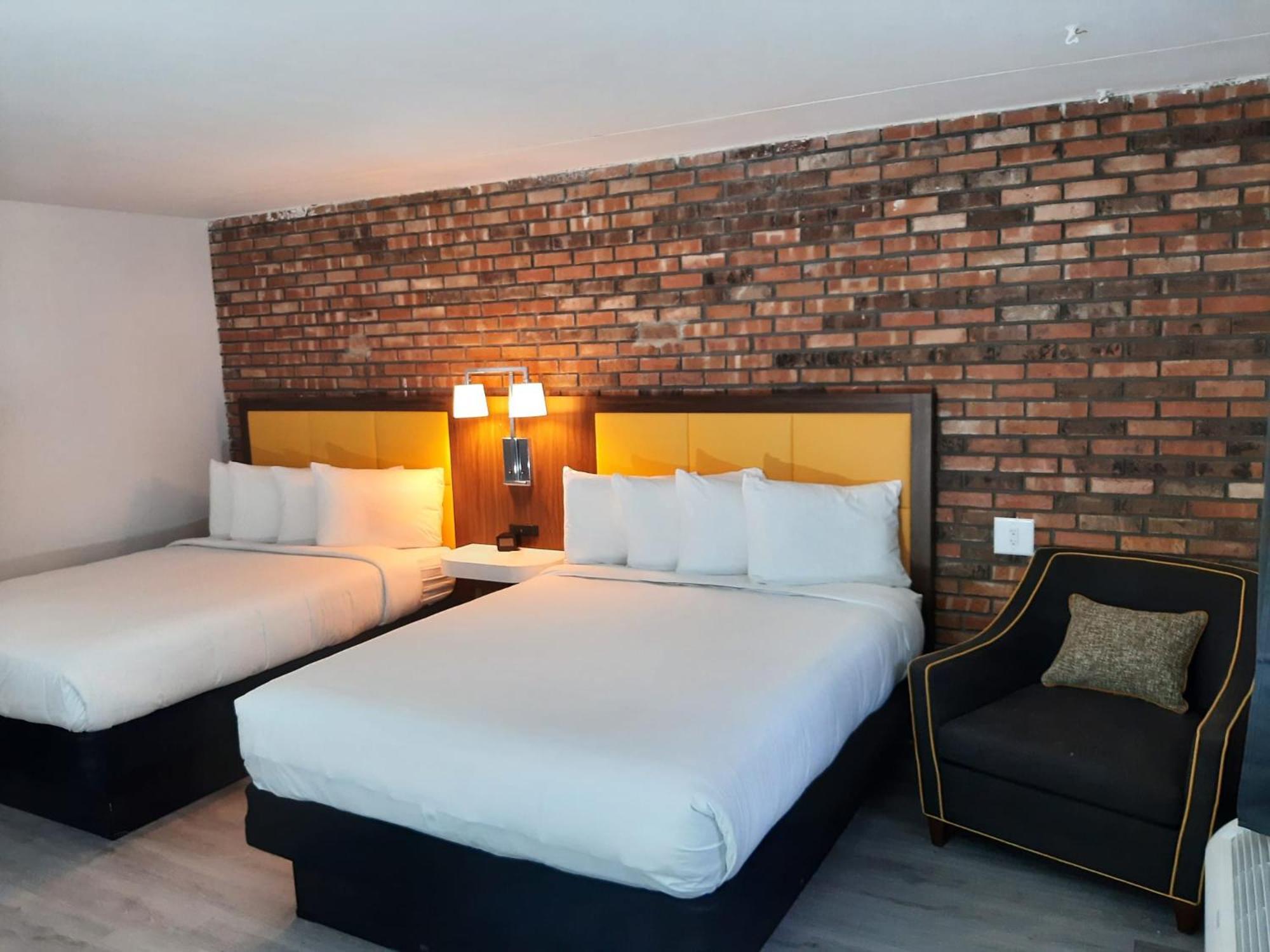Penn Lodge Hotel & Suites Philadelphia - Бенсалем Екстериор снимка